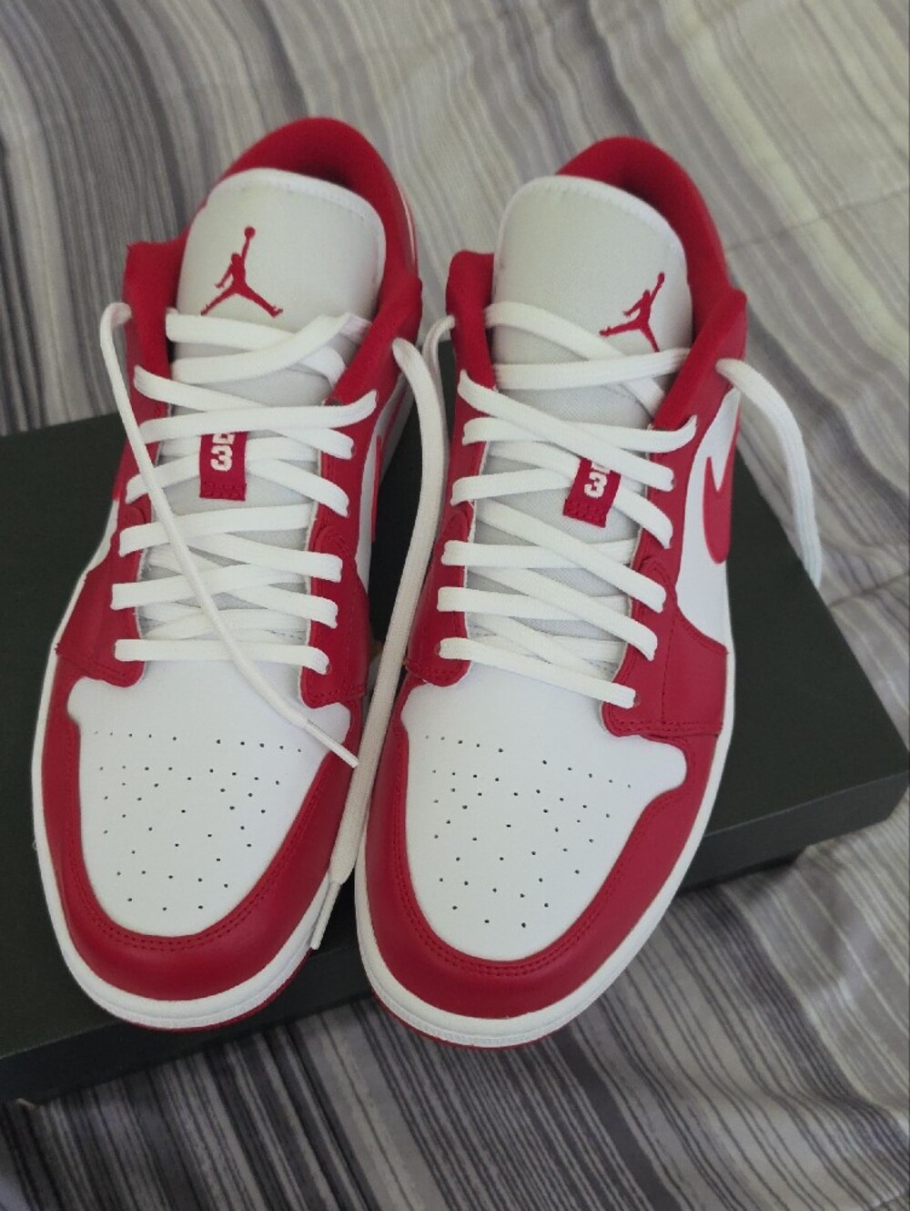 Jordan Low Retro 1 - Picture 2 of 9